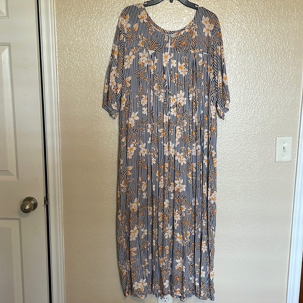 - Long navy yellow and white flower vintage dress